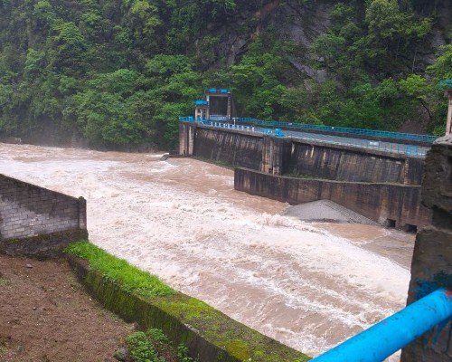 水库大坝测压孔